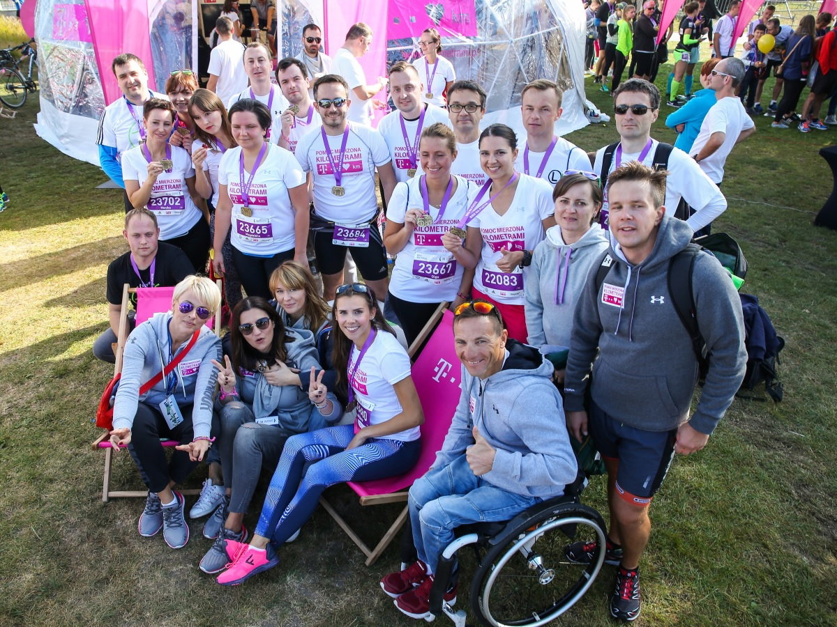 drużyna T-mobile pozuje z medalami