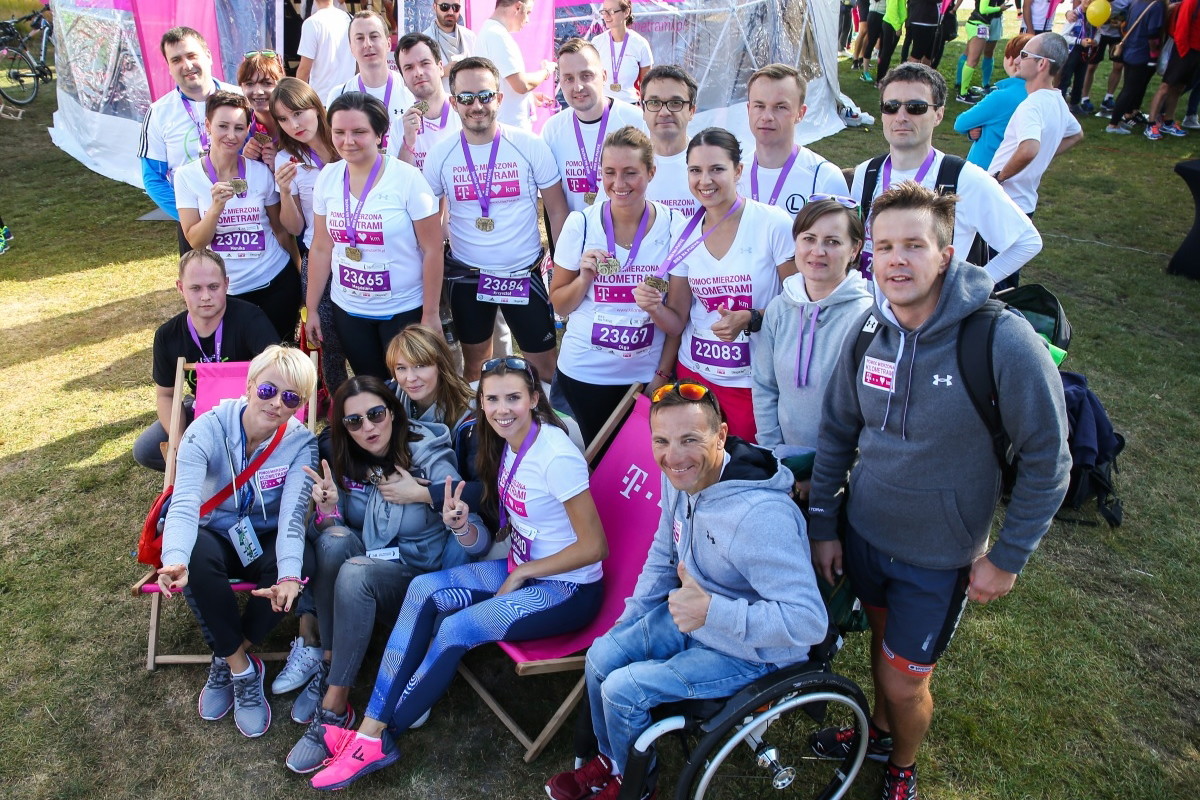 drużyna T-mobile pozuje z medalami