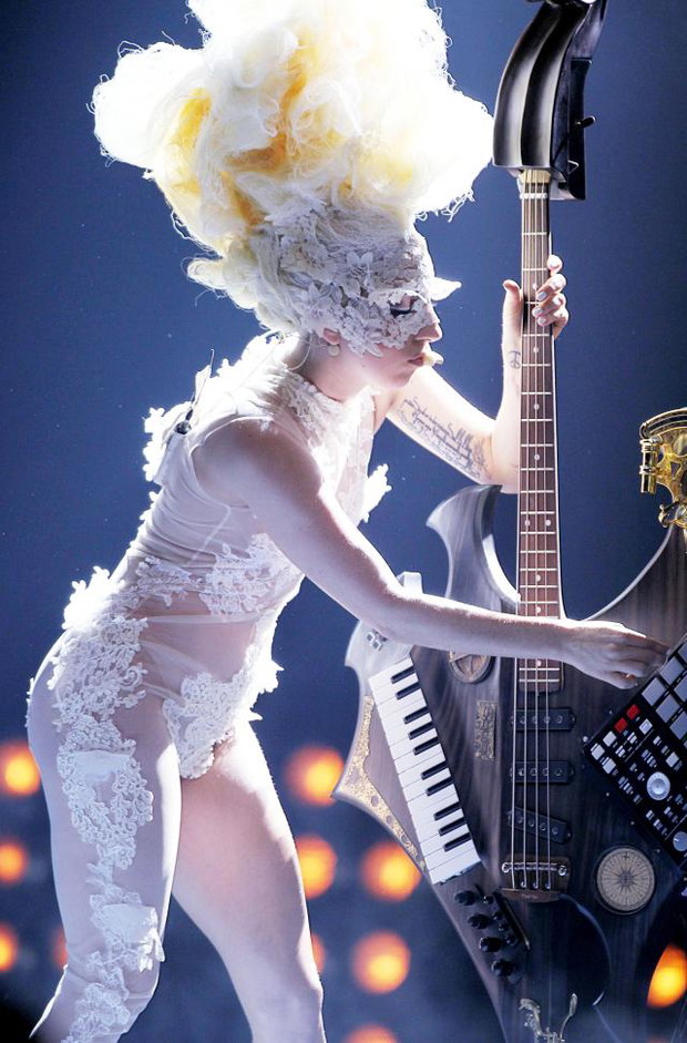 ALLONS810839Lady-Gaga-04-444a15e