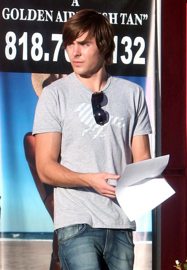 ONS527785Zac-Efron-fe8ea20