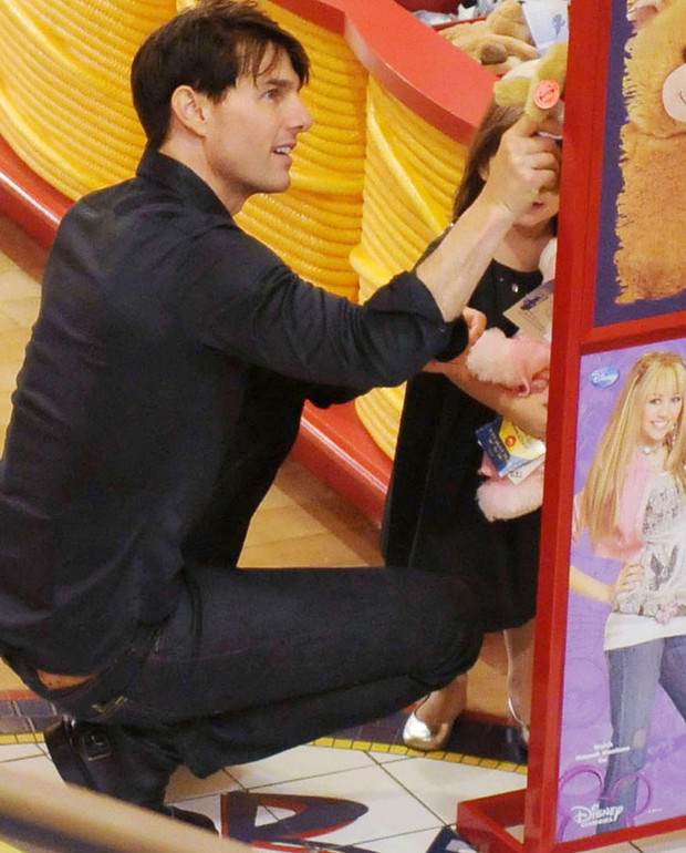 ALLONS495103Tom-Cruise-Suri-Cruise-e23cd8e