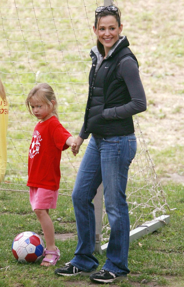 ALLONS935921Jennifer-Garner-z-corka-Violet-c289adc