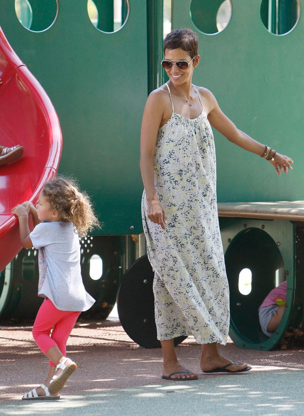 ALLONS1147142Halle-Berry-Daughter-Nahla-04-12af5f8