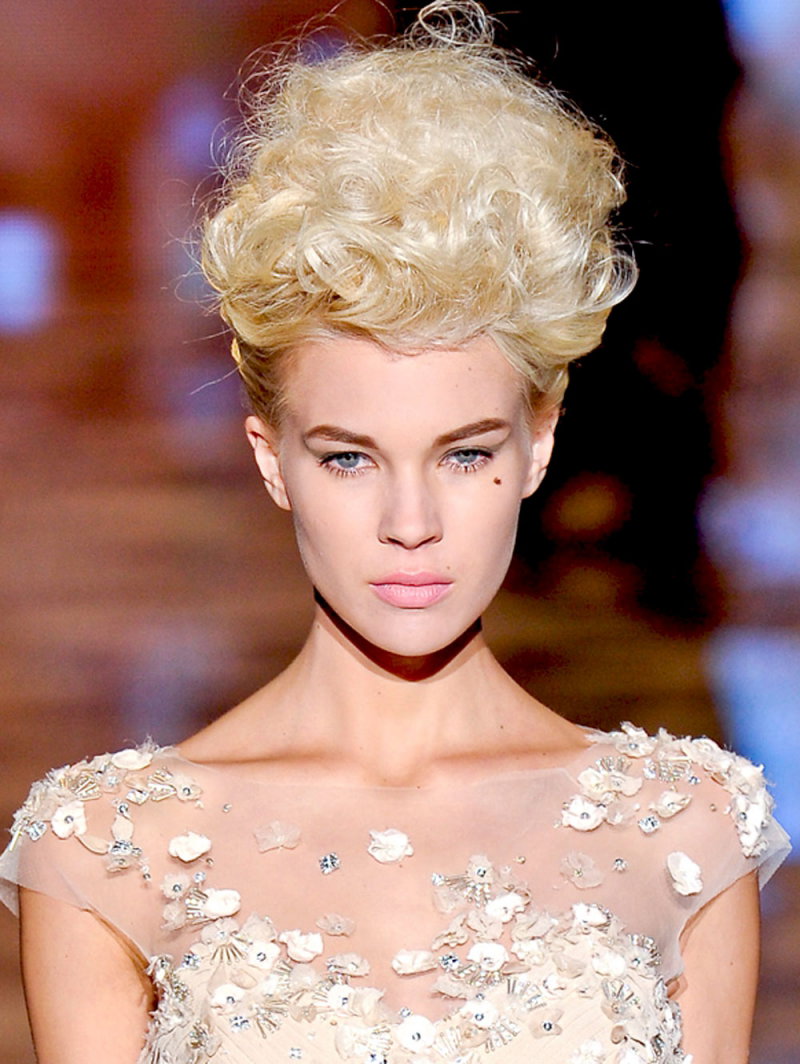 fryzura ślubna, kok z pokazu Badgley Mischka, lato 2012