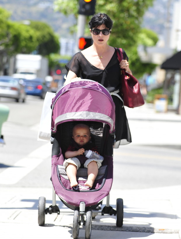 ALLONS1353000Selma-Blair-Son-Arthur-01-1793b8c