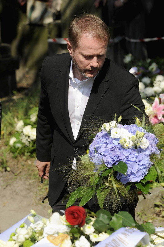 Artur Żmijewski na pogrzebie Andrzeja Łapickiego