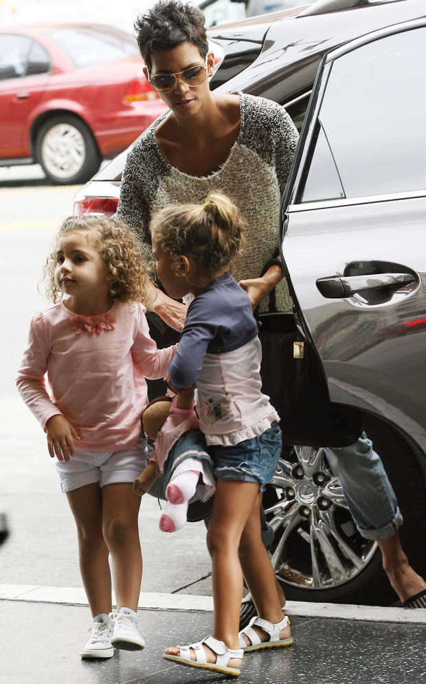 Halle Berry z córką Nahlą i jej przyjaciółką