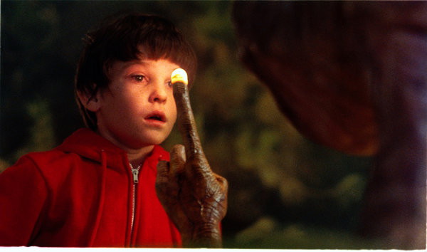 Kadry z filmu E.T.