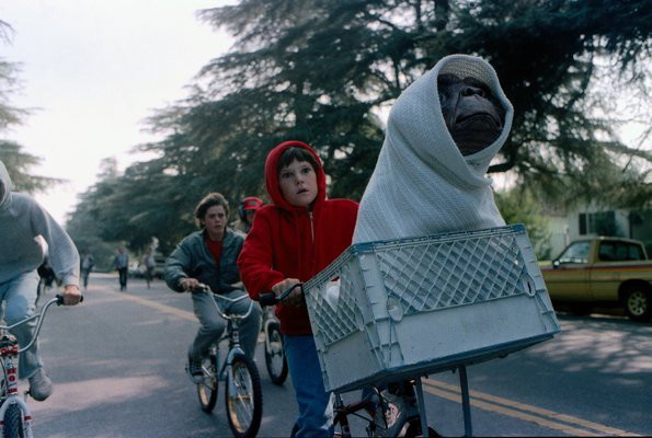 Kadry z filmu E.T.