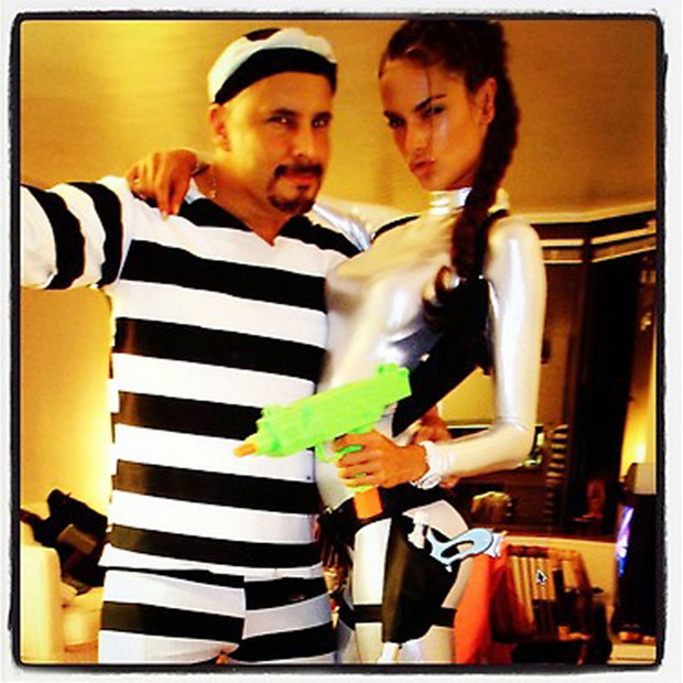 Alessandra Ambrosio w stroju Lary Croft