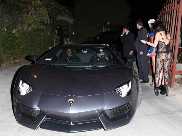 Chris Brown zamiast przebrania wybrał Batmobile