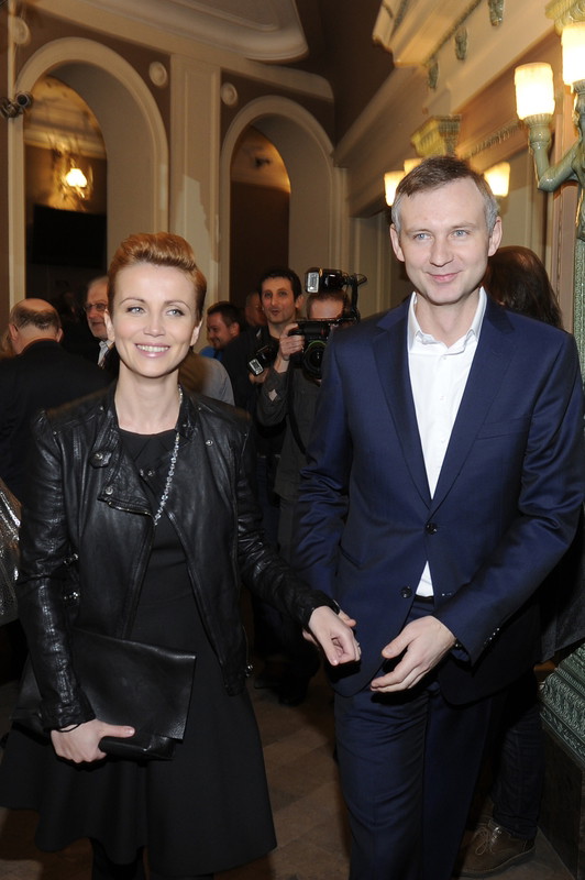 Katarzyna Zielińska z narzeczonym na premierze spektaklu Klejnoty w Teatrze Komedia