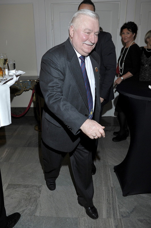 Lech Wałęsa na premierze Irydiona na 100 Lat Teatru Polskiego