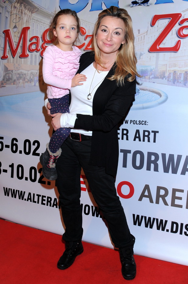 Martyna Wojciechowska z córką Marysią na premierze Disney on ice