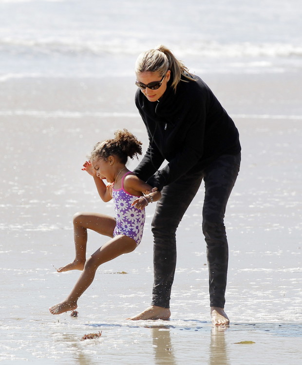 Heidi Klum z córką na plaży w Malibu