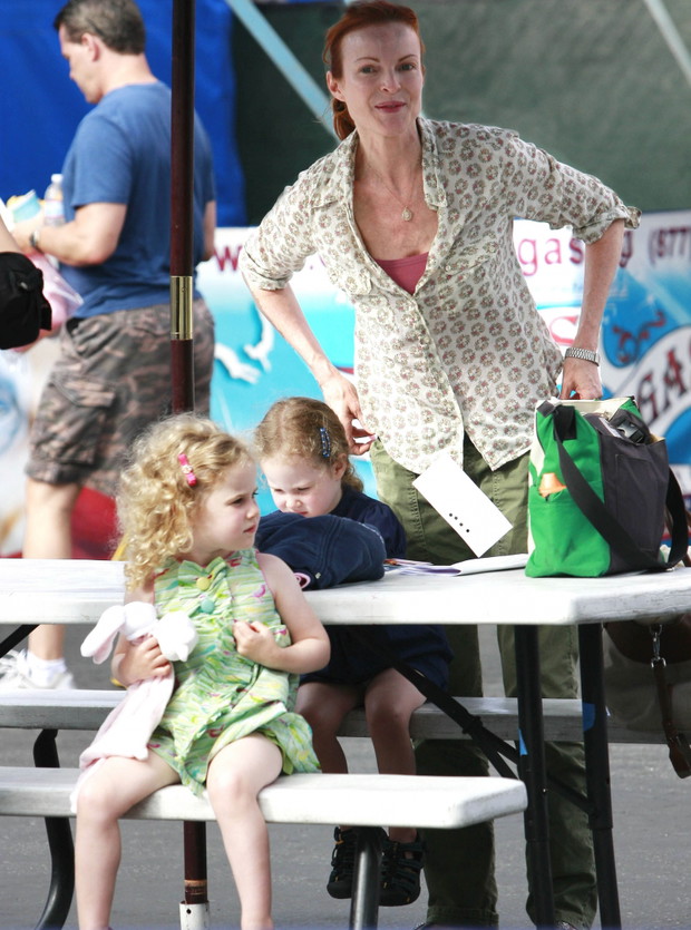 Marcia Cross z córkami na pikniku
