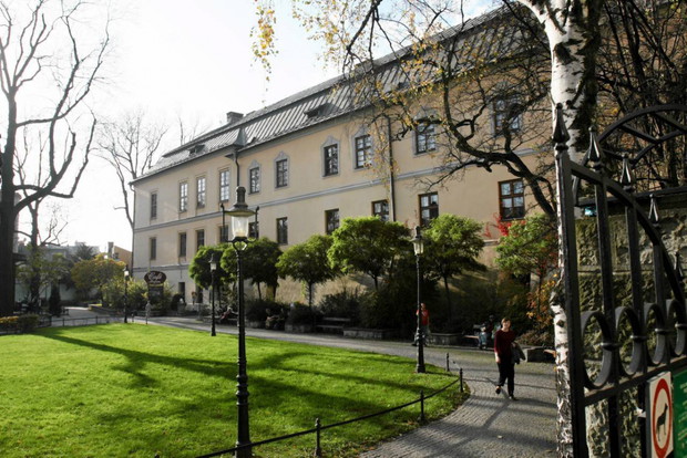 PAŁAC LARISCHÓW