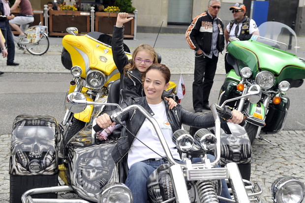Magdalena Różczka na Dniu Dziecka z Harleyami