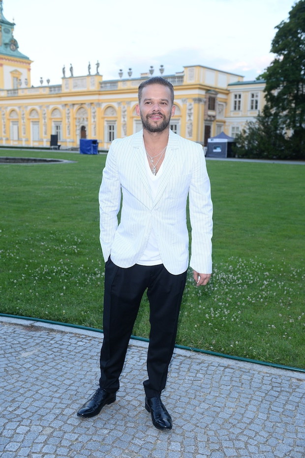 Michał Piróg na letniej imprezie Raffaello