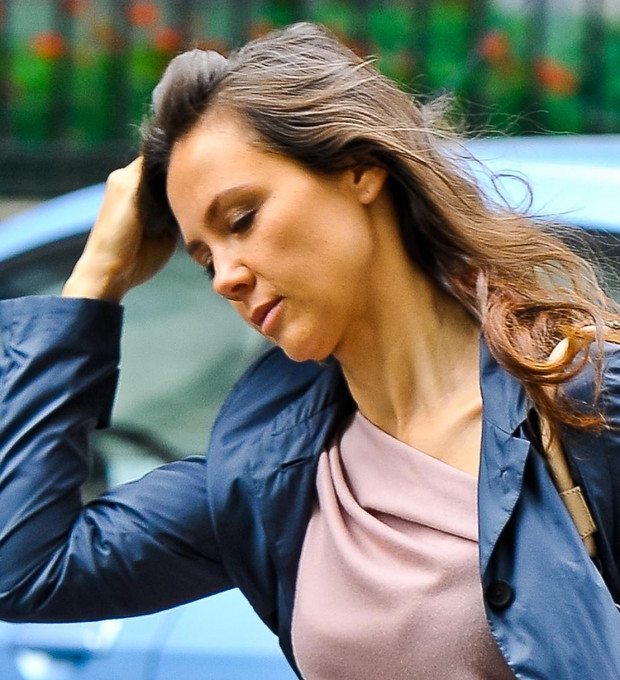 Zmęczona Kinga Rusin na zakupach