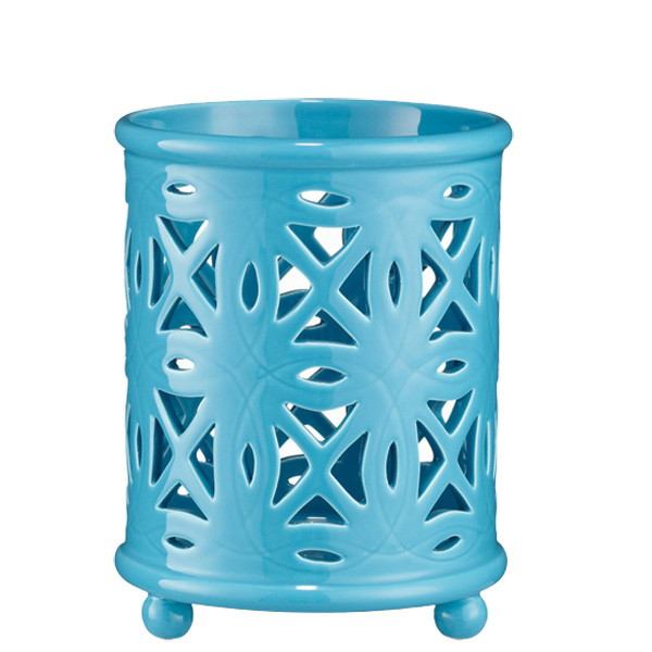 Kremowy i niebieski we wnętrzu: Lampion ceramiczny w niebieskim kolorze, ok. 28 zł, F&F Home