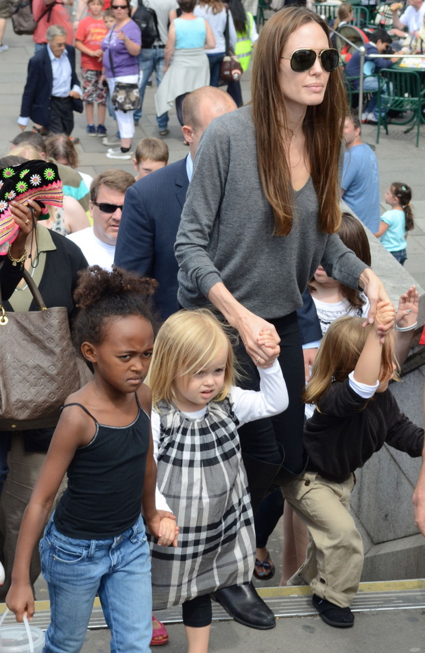 Angelina Jolie z dziećmi