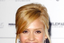 Jessica Alba, fryzury, makijaż