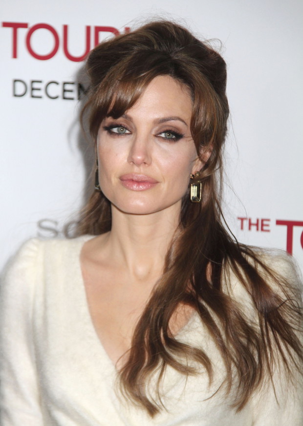 Angelina Jolie postawiła na rozpuszczone włosy