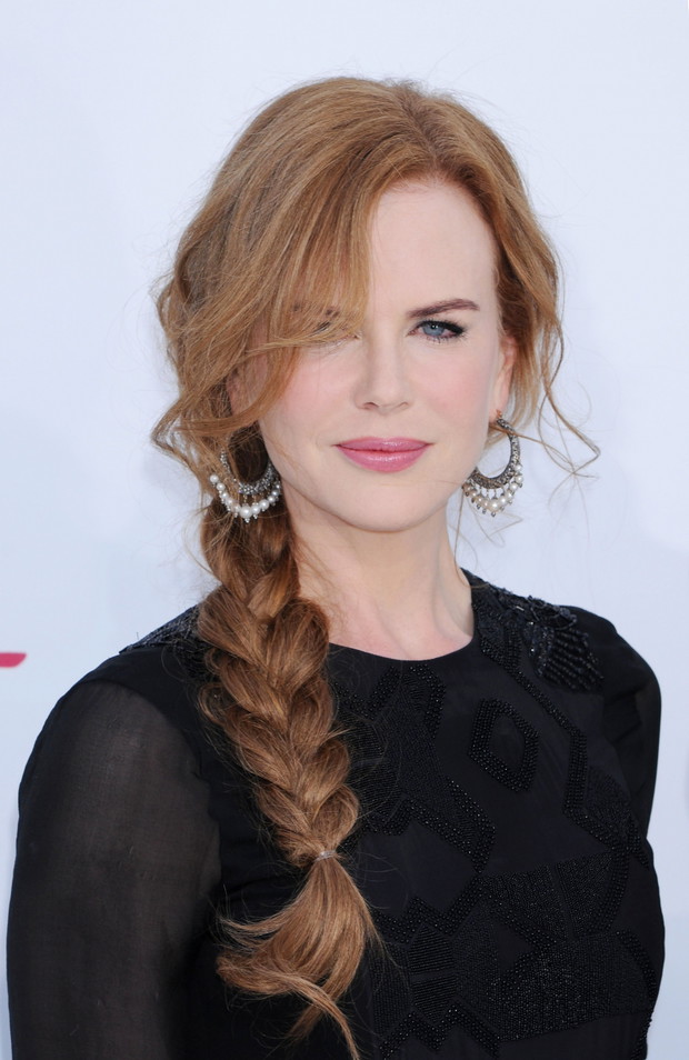 Nicole Kidman w modnym warkoczyku. Taka fryzura to esencja dzięwczęcego uroku!