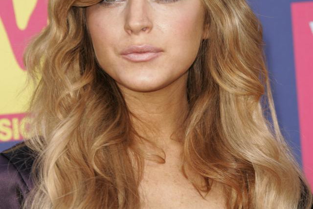Lindsay Lohan, makijaż, fryzury