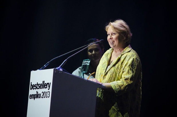 Joanna Sarapata odbiera nagrodę w kategorii kolekcja autorska