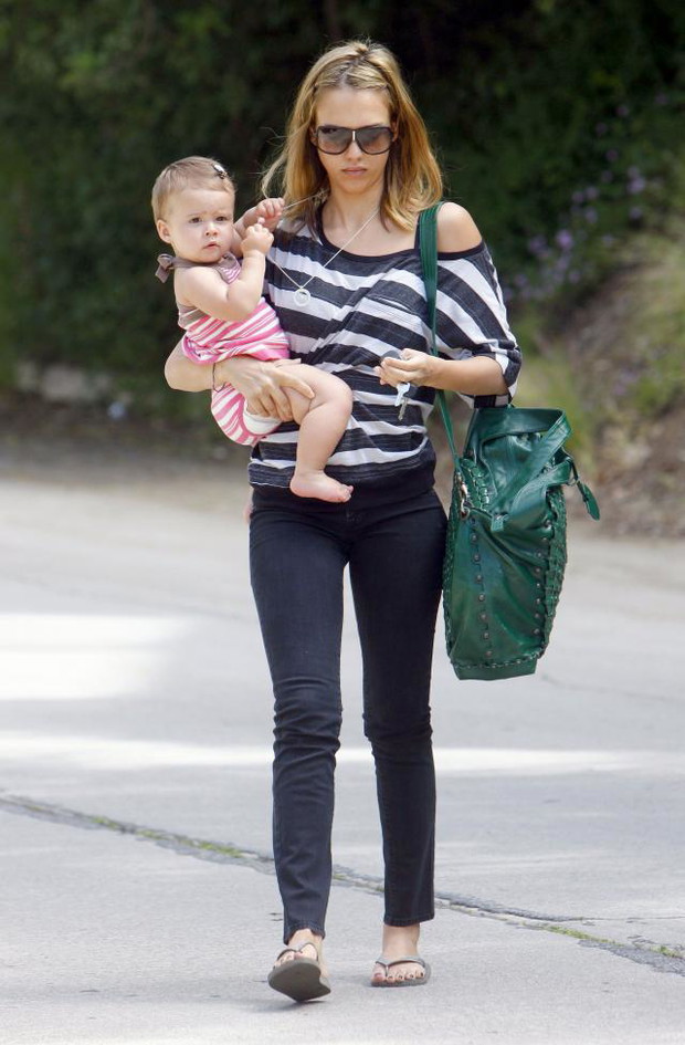 ALLONS617431Jessica-Alba-z-corka-e72ac22