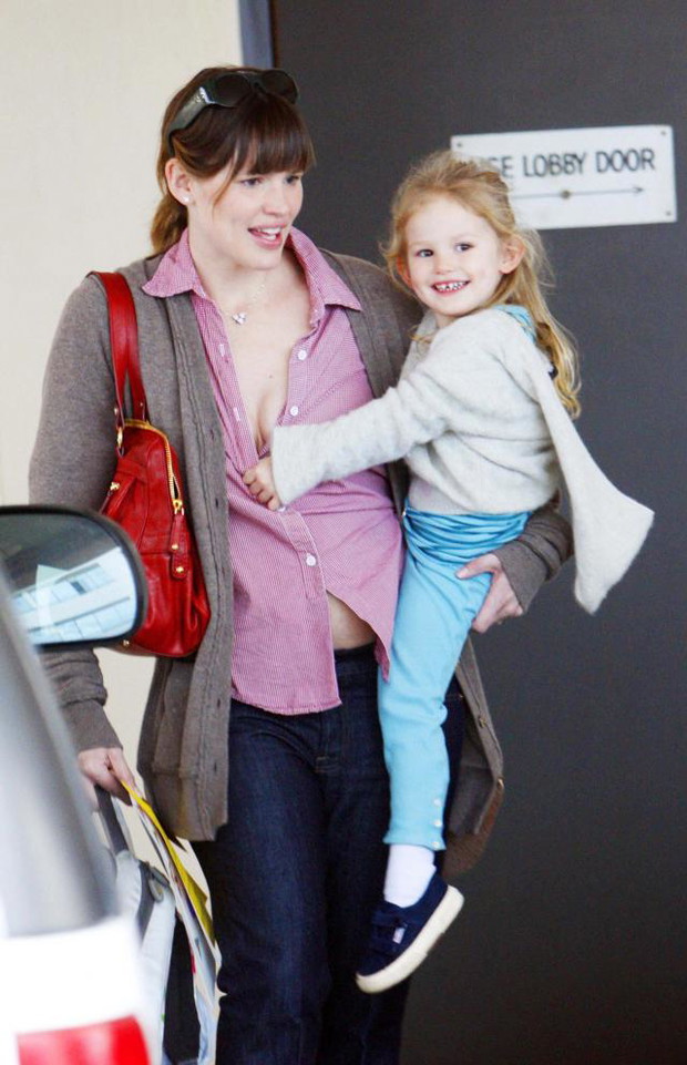 ALLONS589219Jennifer-Garner-Violet-b39e7b1
