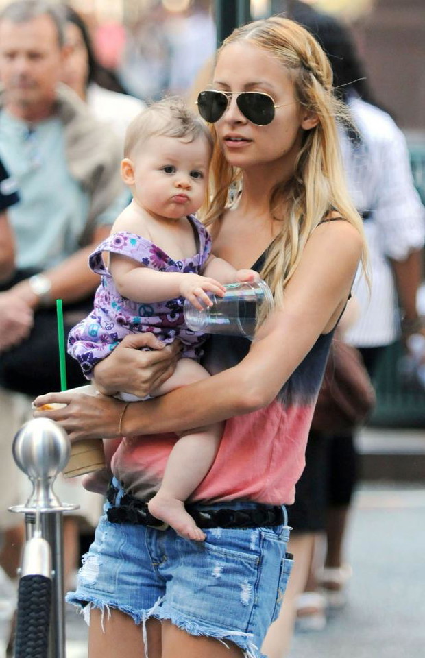 ALLONS486918Nicole-Richie-corka-Harlow-82de30e