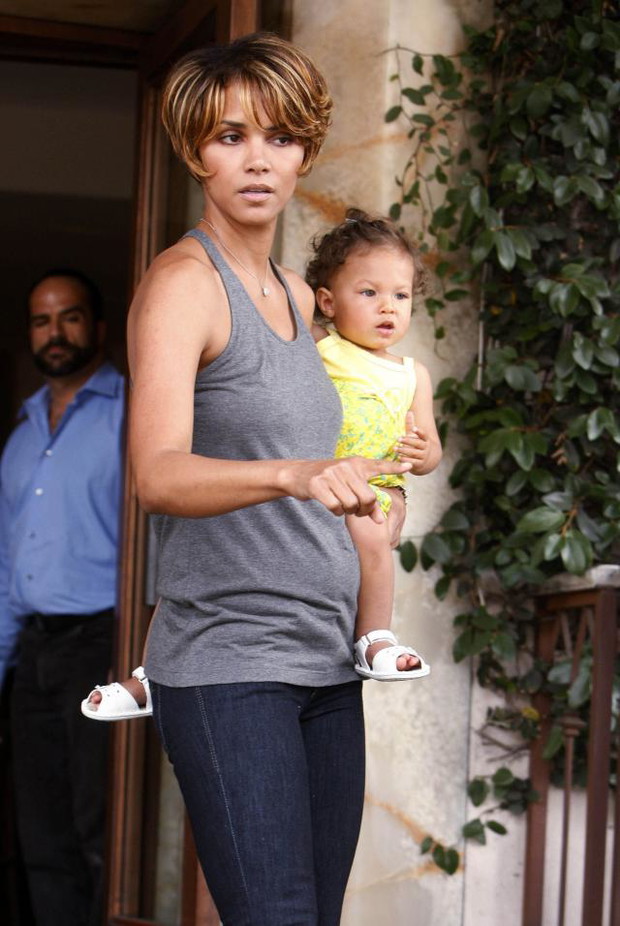 ALLONS621439Halle-Berry-Nahla-Ariela-1480824