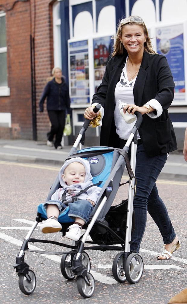 ALLONS706200Kerry-Katona-Maxwell-01-84cb51d