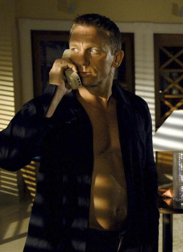 ALLONS200518Daniel-Craig-Caterina-Murino-01-b495f34