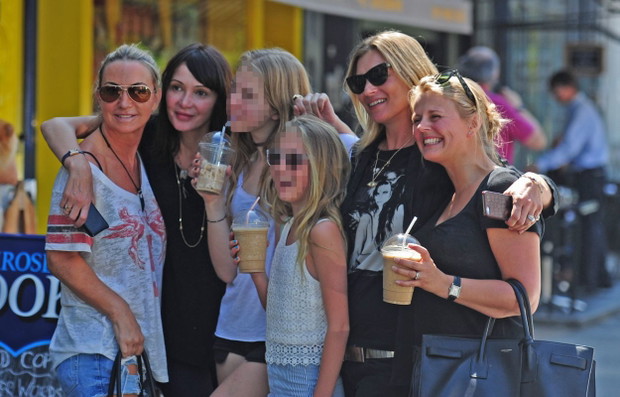 Kate Moss na zakupach z córką