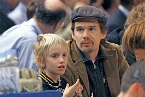 Ethan Hawke z synem Levonem