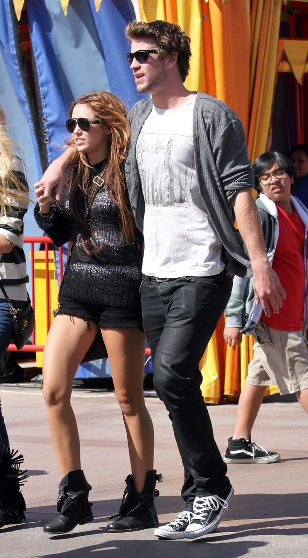 ALLONS868727Miley-Cyrus-i-Liam-Hemsworth-23-6acb1ce