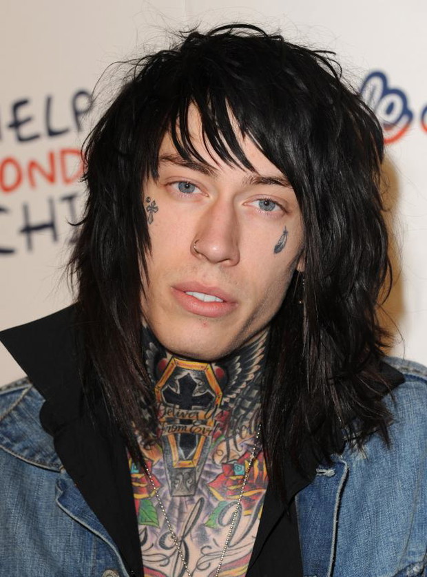 ALLONS783491Trace-Cyrus-from-Metro-Station-913708b