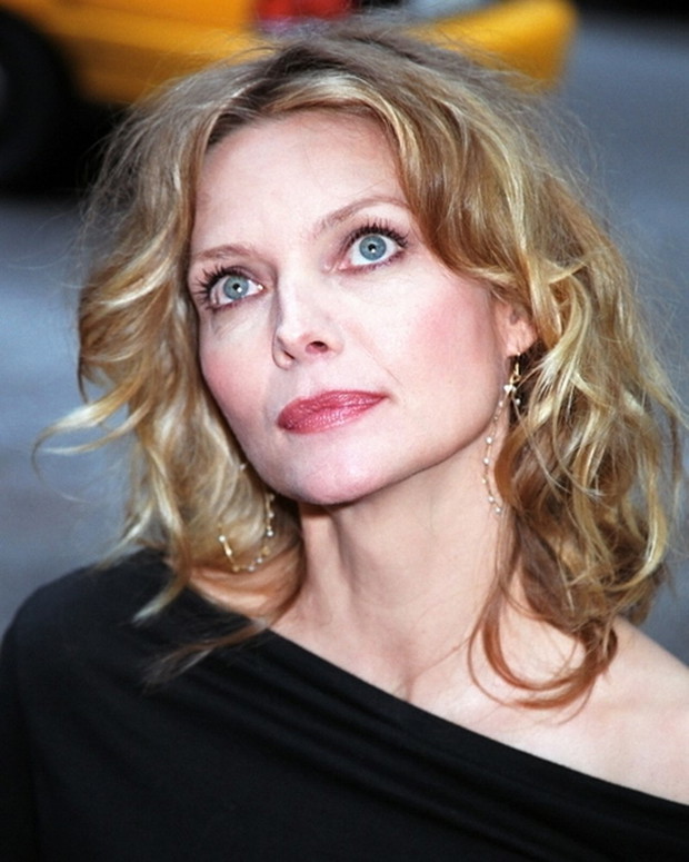 Fryzura loki średniej długości - Michelle Pfeiffer