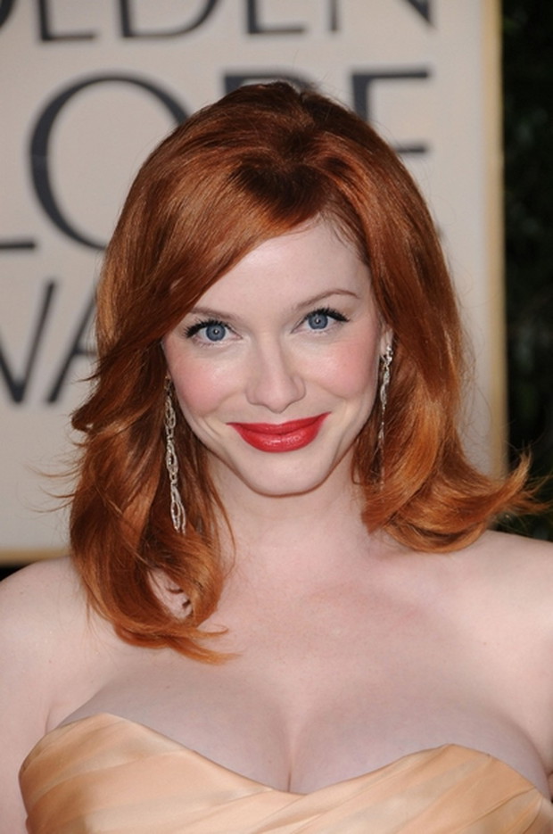 Fryzura rude włosy średniej długości pocieniowane - Christina Hendricks