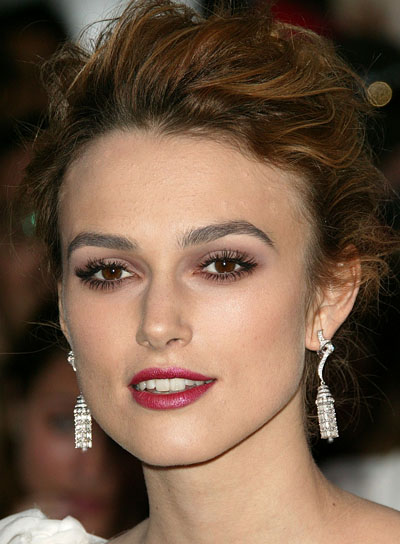 Fryzury i makijaż Knightley Keira - zdjęcie