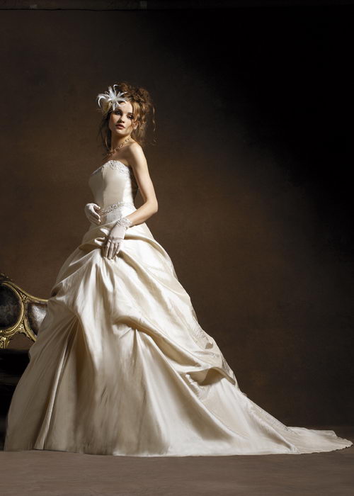 L'Empire du Mariage - Dom Mody Ślubnej Mot a Mot - zdjęcie