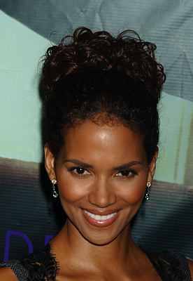 Makijaż i fryzura - Halle Berry - zdjęcie