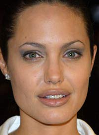 Angelina Jolie - fryzury i makijaż - zdjęcie
