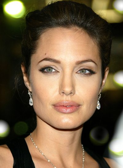 Angelina Jolie - fryzury i makijaż - zdjęcie