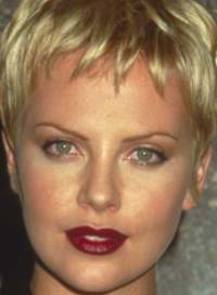 Fryzury gwiazd - Charlize Theron - zdjęcie