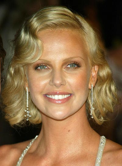 Fryzury gwiazd - Charlize Theron - zdjęcie